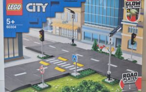 LEGO® City Straßenplatten - Straßenkreuzung mit Ampeln (60304) Verpackung Vorderseite