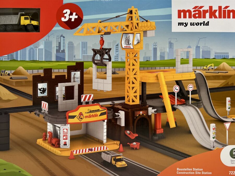 Märklin my world Baustellen Station 72222 mit gelbem Kran, Tunnel, Gleisen und Lastwagen