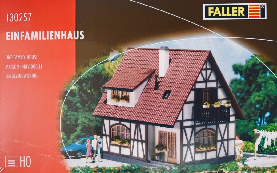 Faller Einfamilienhaus mit Fachwerk (130257) Vorderseite
