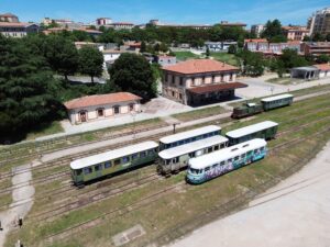 Bahnhof Tempio Pausania, Sardinien mit Diesellok LDe 503